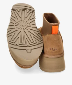 Botines UGGCLASSIC MINI DIPPER en cuero