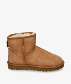 Botines UGGCLASSIC MINI II en cuero