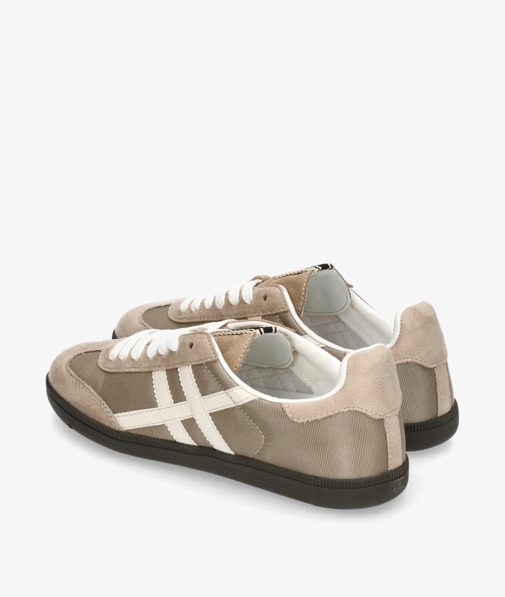 Deportivos CORINAM5520 en beige