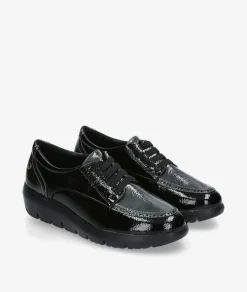 Zapatos confort Amarpies 29308 en charol negro