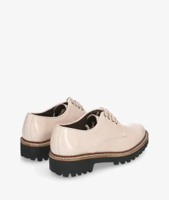 Zapatos inglés Kénnebec 7050 en charol beige